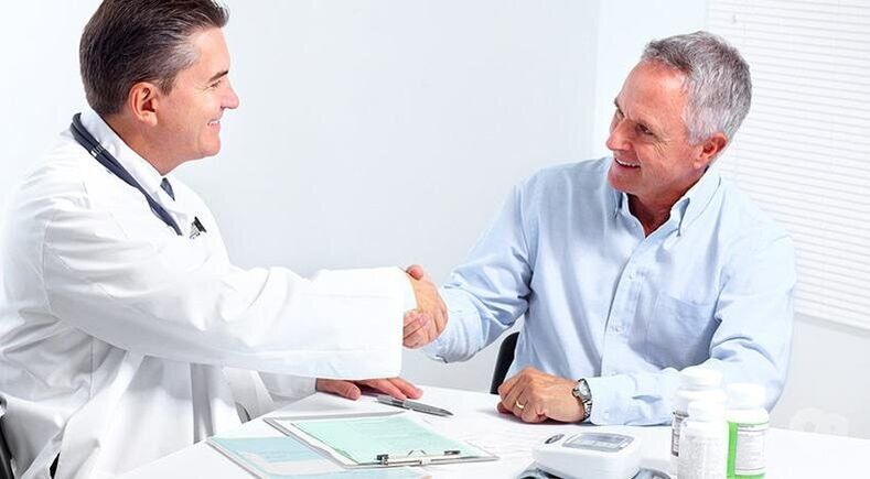 Az urológus hatékony kezelést ír elő a prosztatagyulladásra egy férfi számára