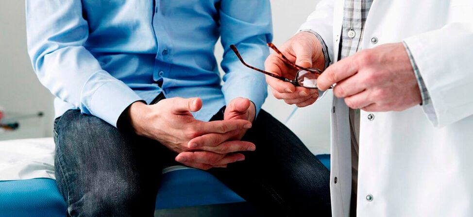 A prosztatagyulladás jeleit mutató férfinak urológushoz kell fordulnia a kezelés érdekében. 